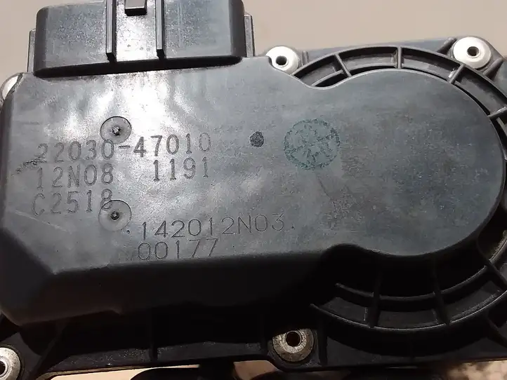 Toyota Yaris (2012 - 2014) 2203047010 Дроссельная заслонка — фото 2