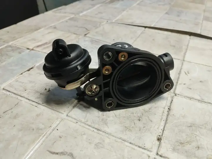 Mitsubishi Space Star (1998 - 2005) Дроссельная заслонка — фото 3