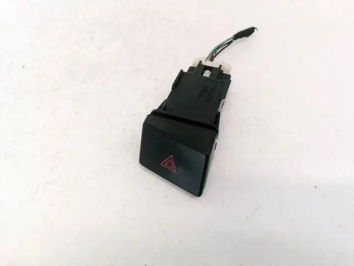 Mazda 5 (2005 - 2010) 15A468 Включатель аварийных фонарей — фото 1