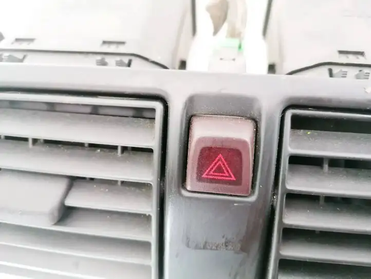 Volvo V50 (2004 - 2008) 30739296 Включатель аварийных фонарей — фото 1