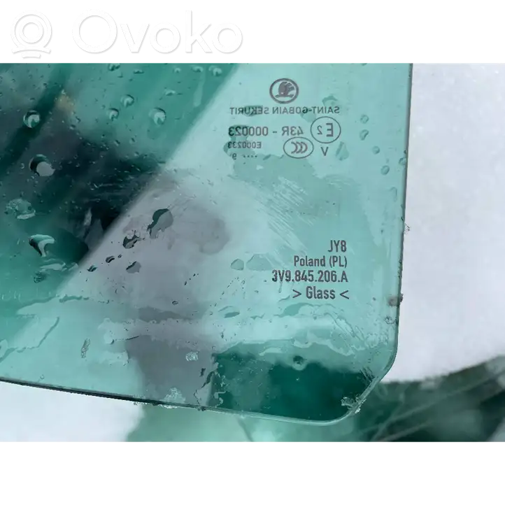 Skoda Superb B8 (3V) (2015 - 2023) 3V9845206A Стекло задней двери — фото 4