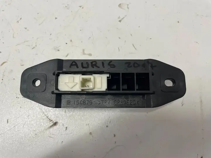 Toyota Auris E180 (2012 - 2018) 15C879 Кнопка закрытия крышки багажника — фото 1