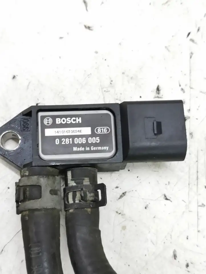 Audi A6 S6 C6 4F (2004 - 2008) 0281006005 Датчик давления выхлопных газов — фото 3