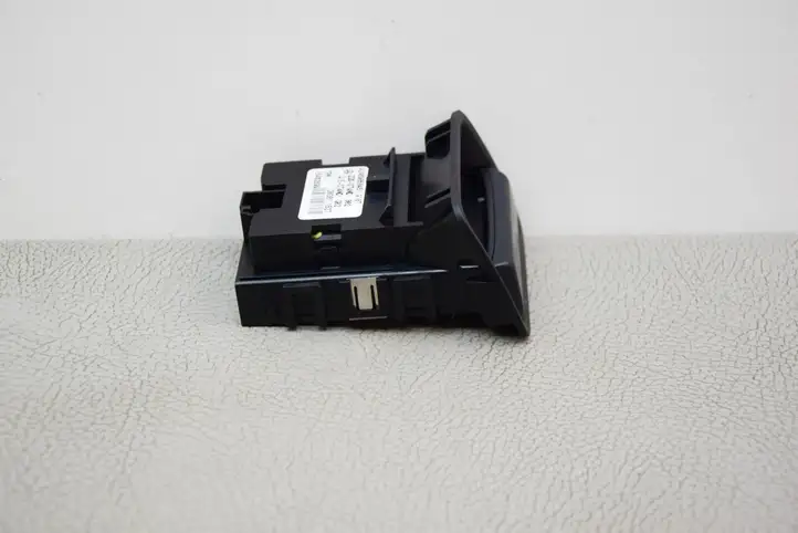 Mercedes-Benz B-class W246 (2011 - 2014) A2469050451 Кнопка ручного тормоза — фото 3