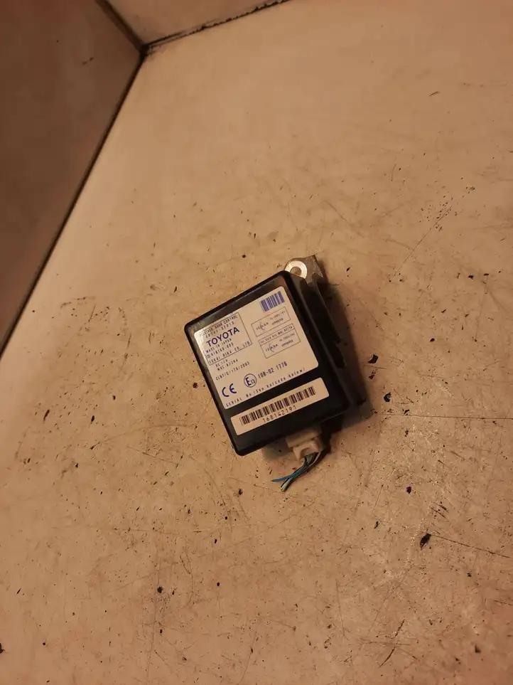 Toyota Corolla Verso E121 (2004 - 2007)  897410F010 Блок управления дверью