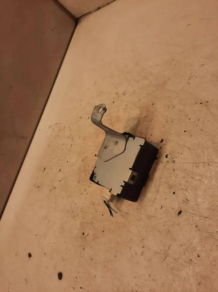 Toyota Corolla Verso E121 (2004 - 2007)  897410F010 Блок управления дверью