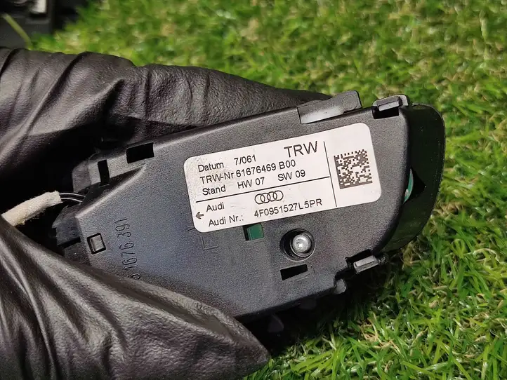 Audi Q7 4L (2005 - 2009) 4F0951527 Кнопки на рулевом колесе — фото 3