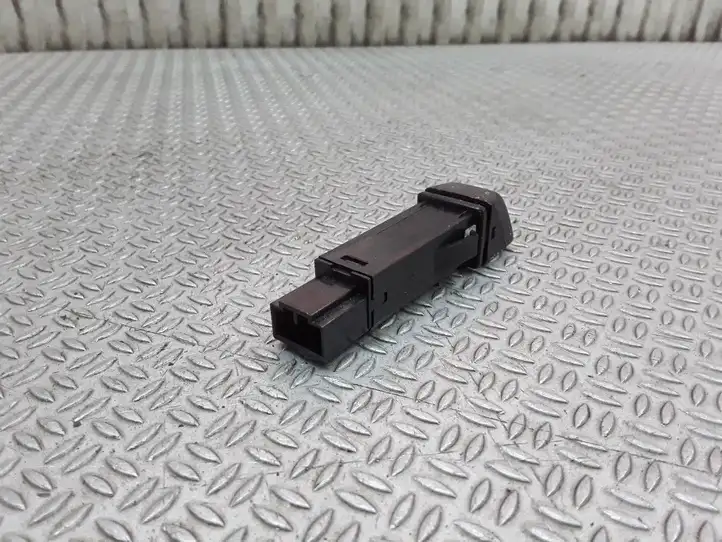 Volvo V50 (2004 - 2008) 30739296 Включатель аварийных фонарей — фото 2