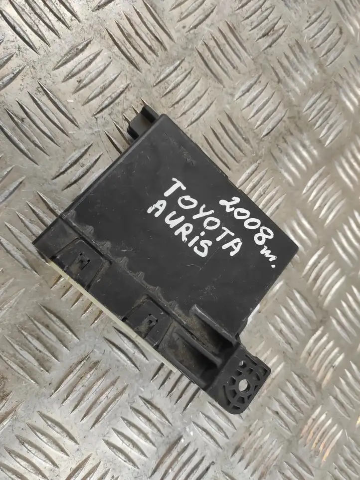 Toyota Auris 150 (2006 - 2012) 8865002430 Прочие блоки управления — фото 3