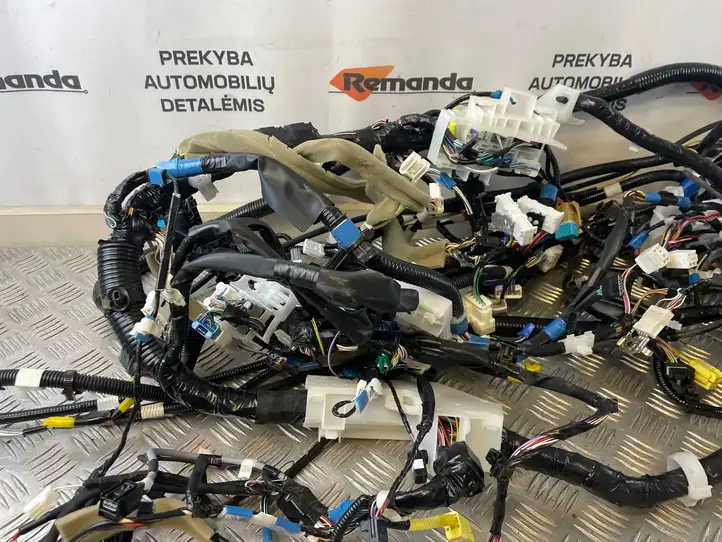 Toyota RAV 4 (XA40) (2012 - 2018) 821414B220 Прочая электропроводка — фото 2