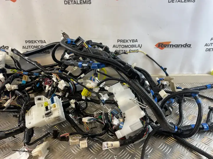 Toyota RAV 4 (XA40) (2012 - 2018) 821414B220 Прочая электропроводка — фото 3