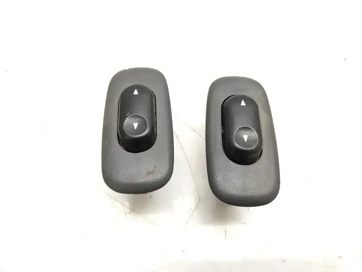 Mazda Tribute (2000 - 2004) YL8414A567ACW Кнопка стеклоподъемников — фото 1