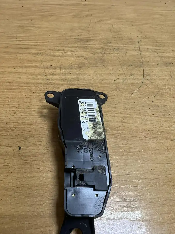 Mercedes-Benz E W211 (2002 - 2009) 2118216079 Другие включатели / ручки/ переключатели — фото 5