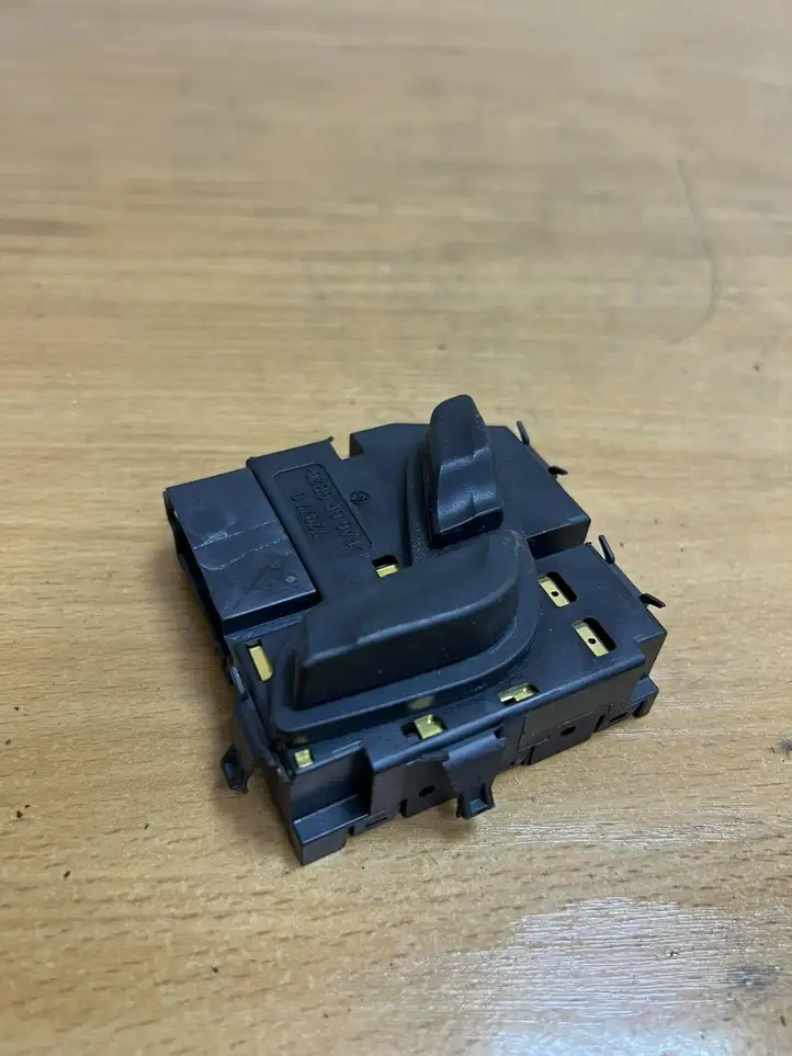 Mercedes-Benz C W204 (2007 - 2014)  A2048701858 Другие включатели / ручки/ переключатели