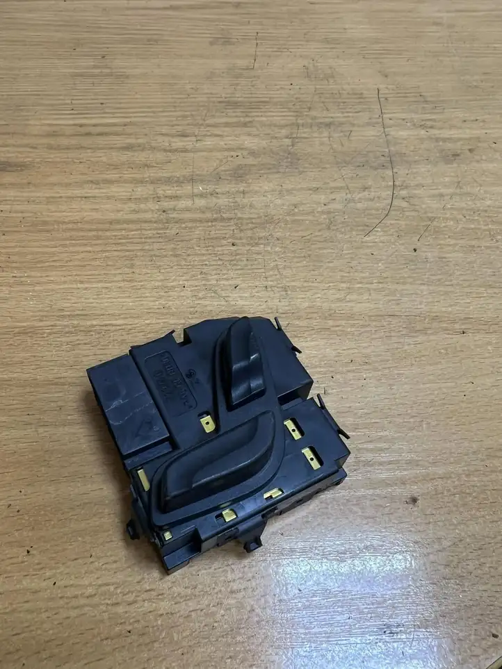 Mercedes-Benz C W204 (2007 - 2014)  A2048701858 Другие включатели / ручки/ переключатели