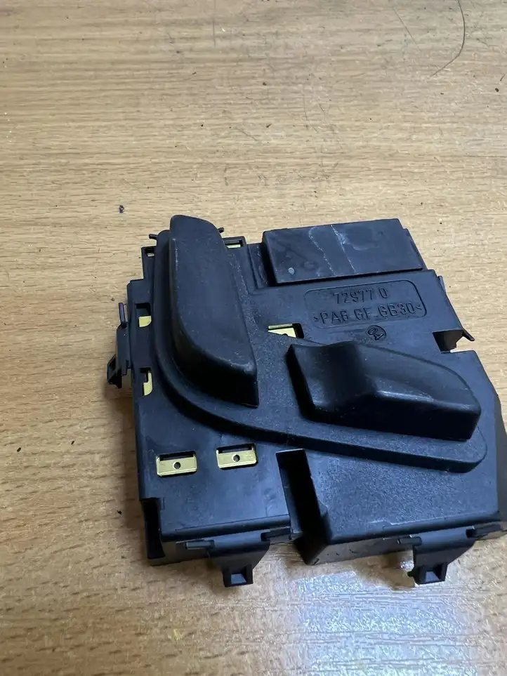 Mercedes-Benz C W204 (2007 - 2014)  A2048701858 Другие включатели / ручки/ переключатели