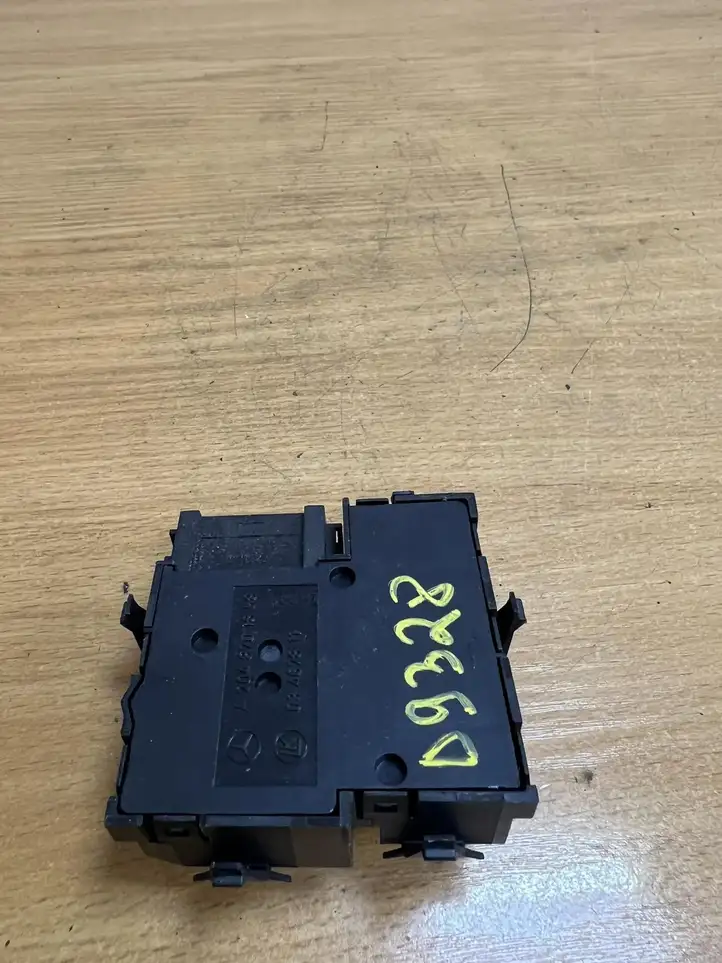 Mercedes-Benz C W204 (2007 - 2014)  A2048701858 Другие включатели / ручки/ переключатели