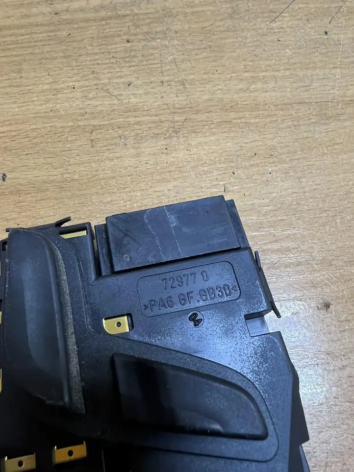 Mercedes-Benz C W204 (2007 - 2014)  A2048701858 Другие включатели / ручки/ переключатели