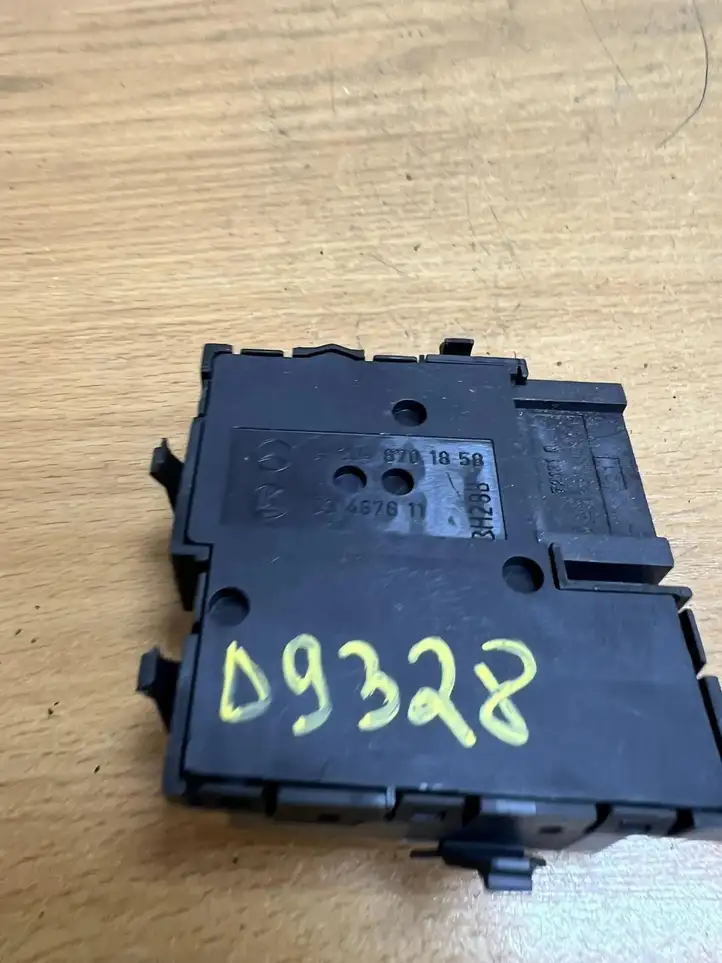 Mercedes-Benz C W204 (2007 - 2014)  A2048701858 Другие включатели / ручки/ переключатели