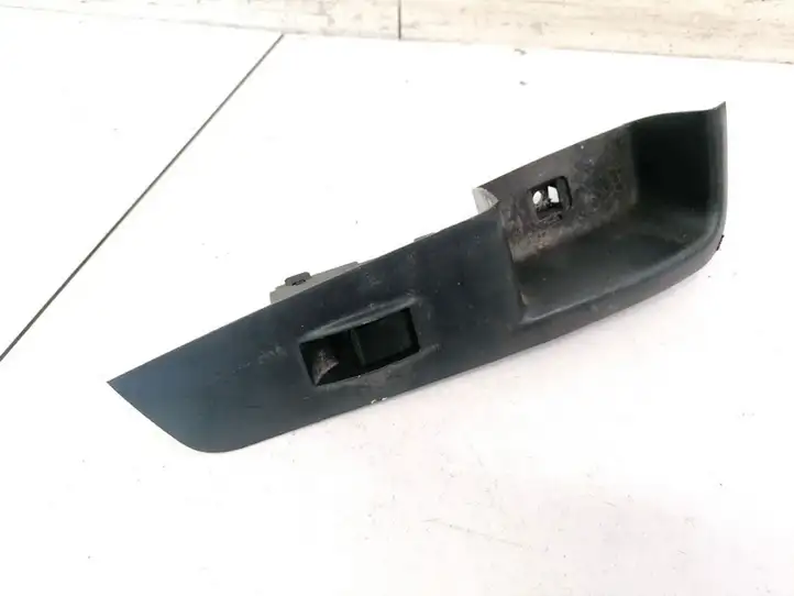 Mitsubishi Outlander (2001 - 2007) 8608A062 Кнопка стеклоподъемников — фото 1