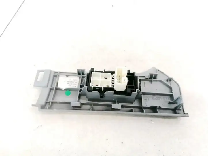 Toyota Yaris (2005 - 2009) 742310D090 Блок кнопок стеклоподъемников — фото 2
