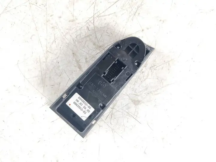 BMW 3 E90 E91 (2005 - 2012) 6948632 Кнопка стеклоподъемников — фото 2