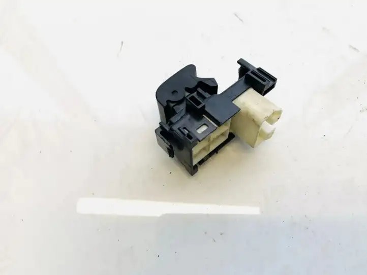 Toyota Yaris (2014 - 2019) Кнопка стеклоподъемников — фото 2