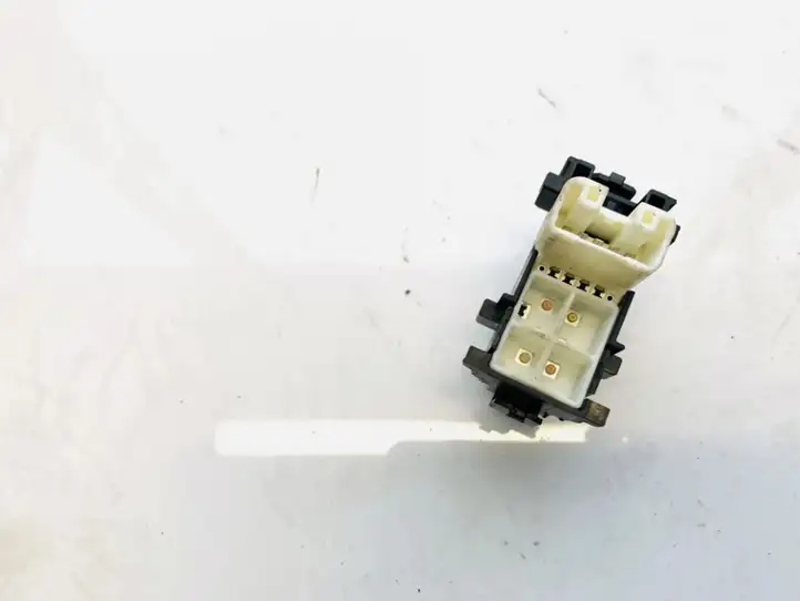 Toyota Yaris (2014 - 2019) Кнопка стеклоподъемников — фото 3