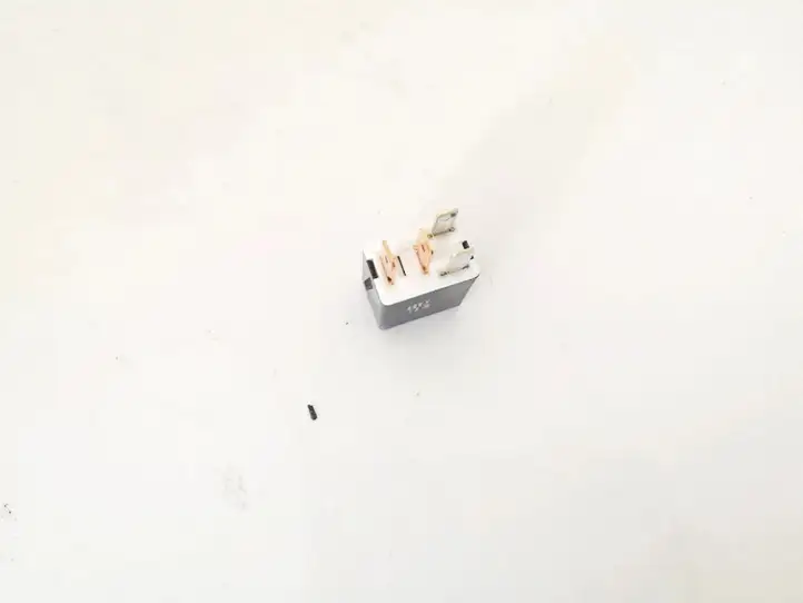 Toyota Yaris Verso (1999 - 2005)  9098702013 Другое реле