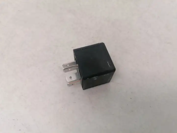 Opel Astra (1998 - 2004)  90464760 Другое реле