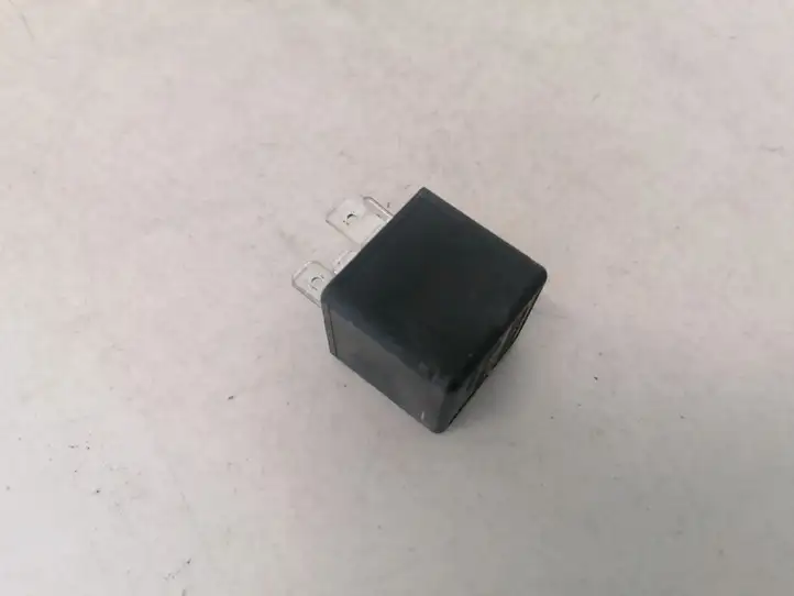 Opel Astra (1998 - 2004)  90464760 Другое реле