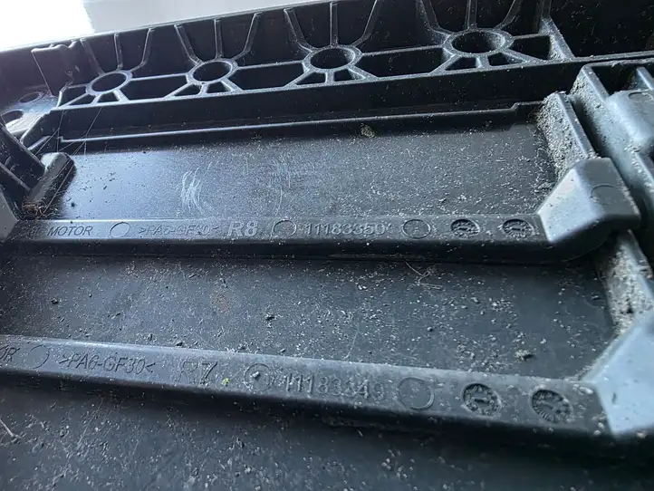 MG    11183340 Другая внешняя деталь