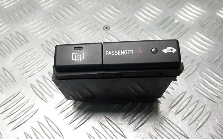 Toyota Avensis T250 (2006 - 2009) 8479005130 Кнопка обогрева стекла — фото 1