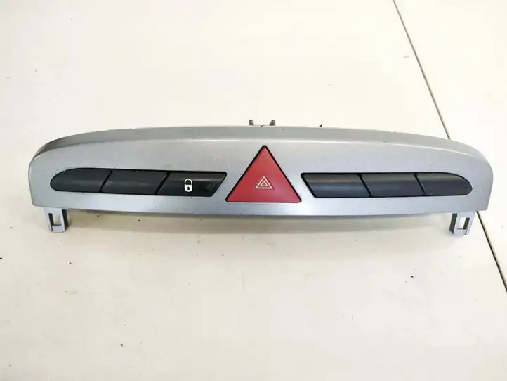 Peugeot 308 (2007 - 2013) 706300 Включатель аварийных фонарей — фото 2