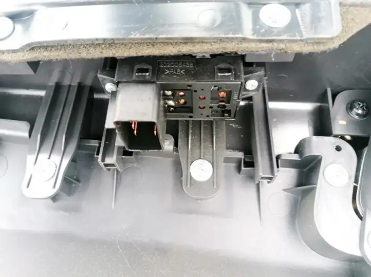 Opel Antara (2006 - 2011) Кнопка стеклоподъемников — фото 2