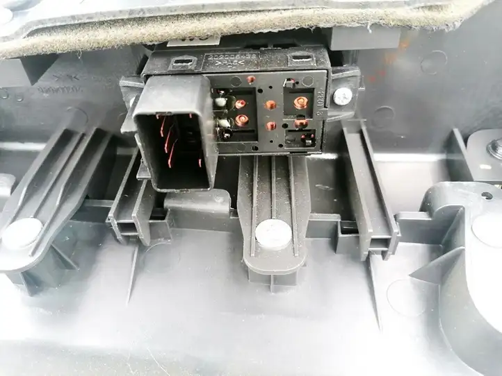 Opel Antara (2006 - 2011) Кнопка стеклоподъемников — фото 3