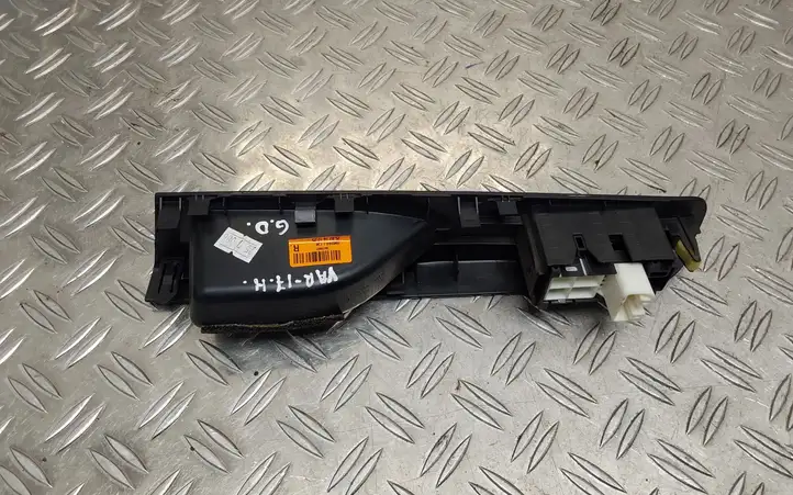 Toyota Yaris (2014 - 2019) 742710D400 Блок кнопок стеклоподъемников — фото 2
