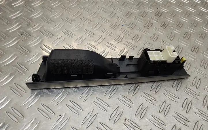 Toyota Yaris (2014 - 2019) 742710D400 Блок кнопок стеклоподъемников — фото 3