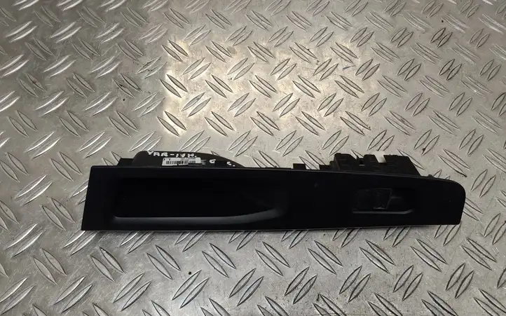 Toyota Yaris (2014 - 2019) 742720D400 Блок кнопок стеклоподъемников — фото 2