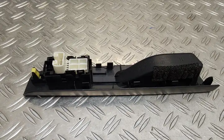 Toyota Yaris (2014 - 2019) 742720D400 Блок кнопок стеклоподъемников — фото 4