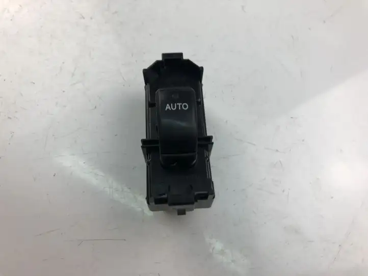 Lexus RX 330 - 350 - 400H (2006 - 2009) 8403048070 Другие включатели / ручки/ переключатели — фото 2