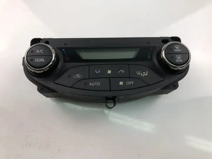 Toyota Yaris (2012 - 2014) 559000D360 Управление климат контролем — фото 2