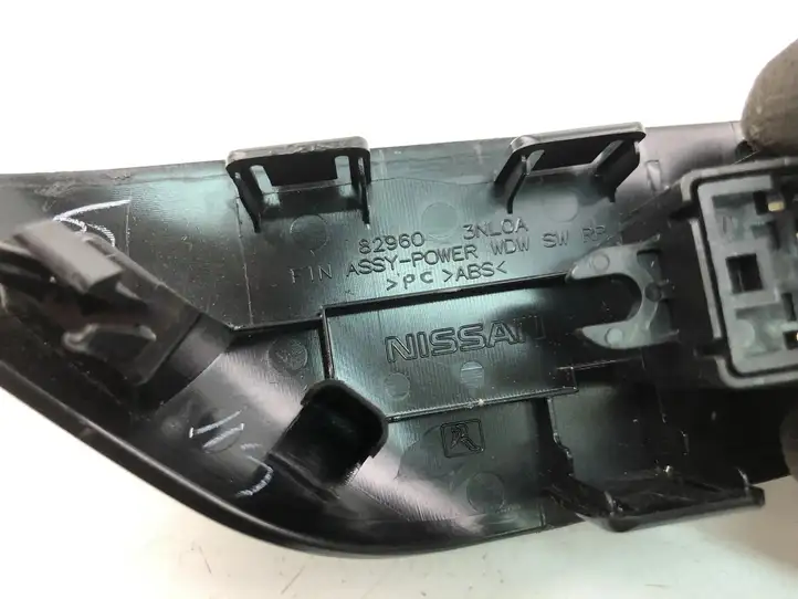 Nissan Leaf I (ZE0) (2010 - 2017) 829603NL0A Блок кнопок стеклоподъемников — фото 3