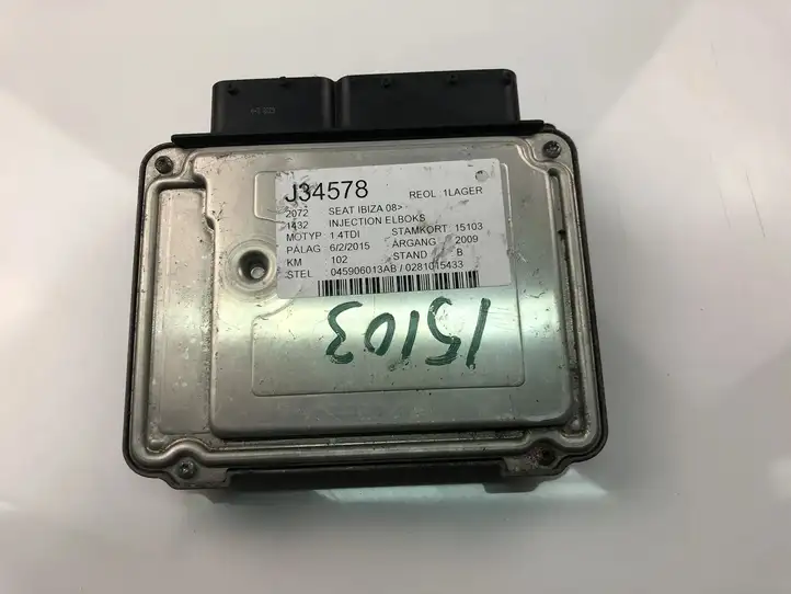 Seat Ibiza IV (6J,6P) (2008 - 2017) 045906013AB Блок управления двигателем (ECU) — фото 4