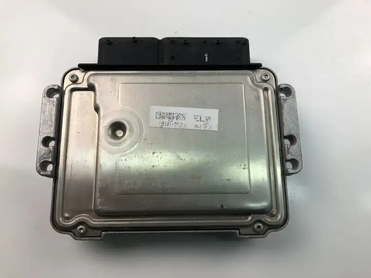 Hyundai i30 (2012 - 2015) 391102BEL0 Блок управления двигателем (ECU) — фото 4