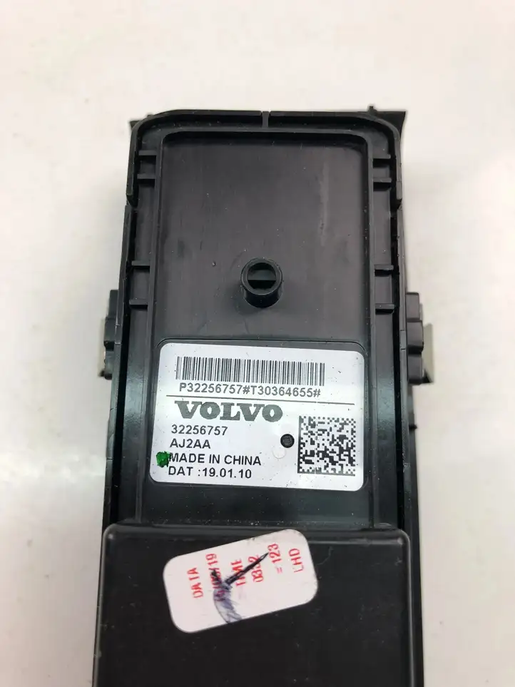Volvo XC40 (2017 - )  32256757 Кнопка стеклоподъемников