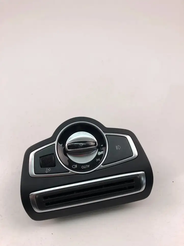 Mercedes-Benz C W205 (2014 - 2021) A2059057007 Включатель фонарей — фото 1
