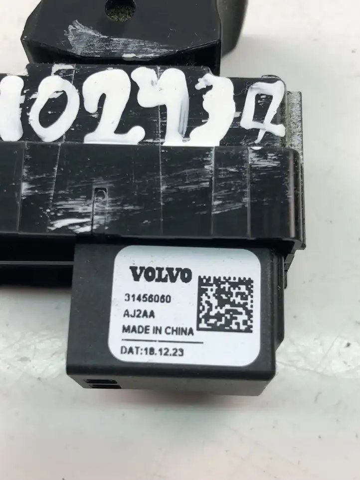 Volvo XC40 (2017 - ) 31456060 Кнопка стеклоподъемников — фото 4