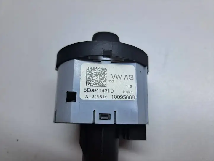 Skoda Octavia Mk3 (5E) (2013 - 2019) 5E0941431D Включатель фонарей — фото 3
