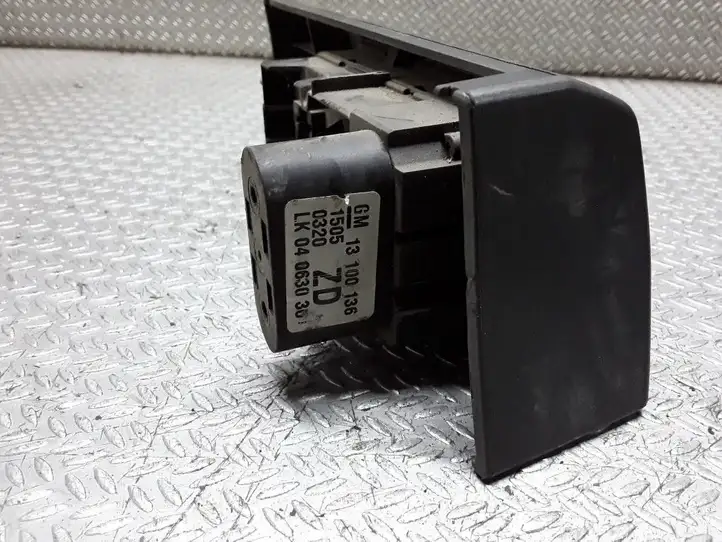 Opel Astra (2004 - 2009)  13100136 Включатель фонарей